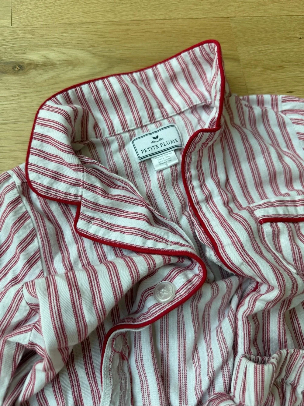 Petite Plume red white